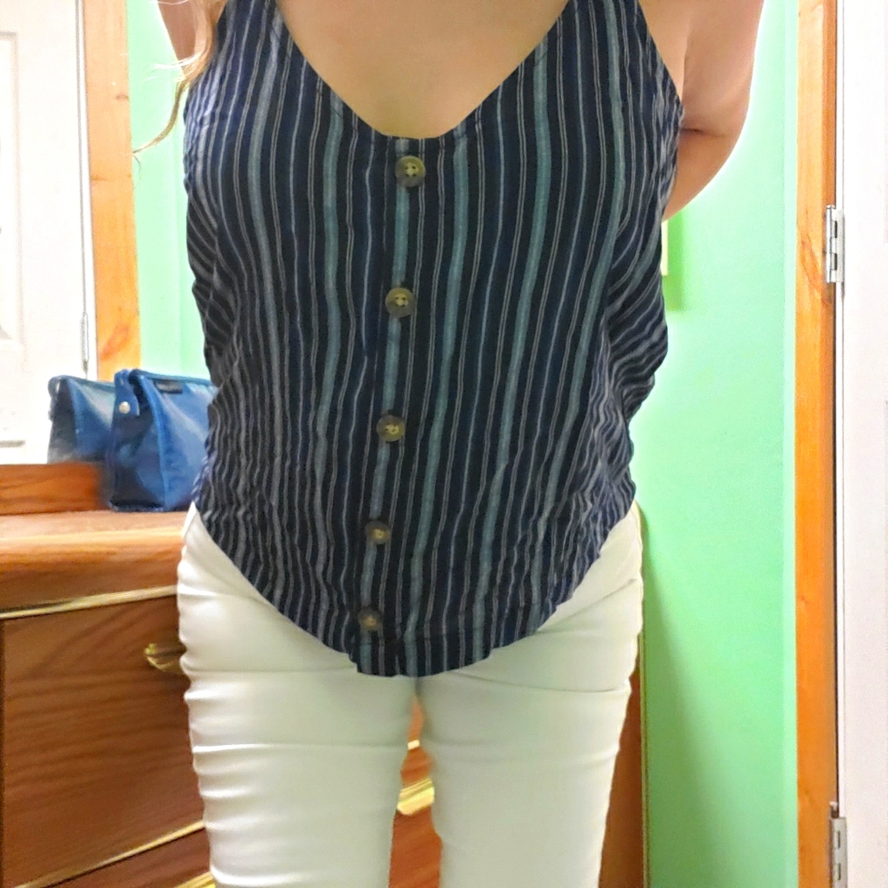 Hollister tank